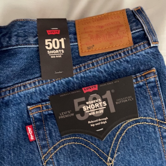 NWT LEVIS MID RISE SHORTS - Picture 4 of 6